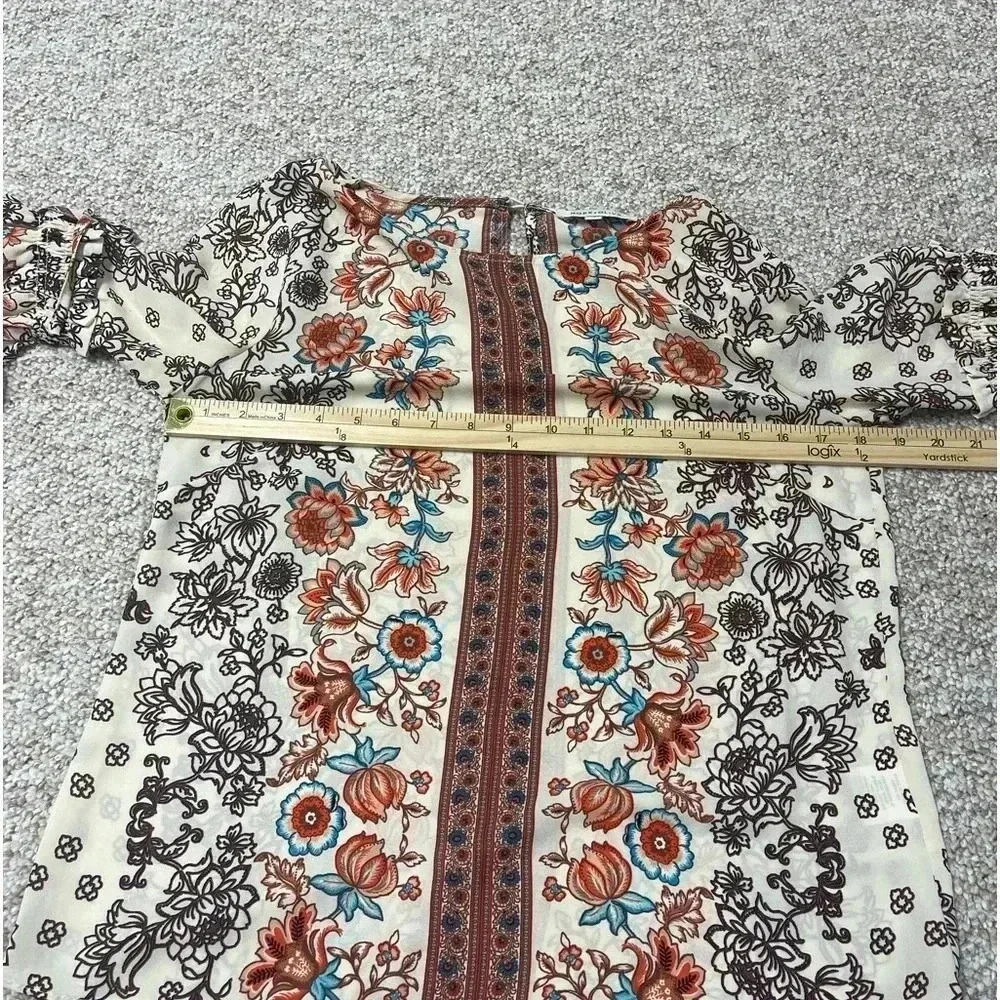 Rose + Olive Blouse Women’s Floral 3/4 sleeve with ties on the sleeve. - Picture 6 of 8